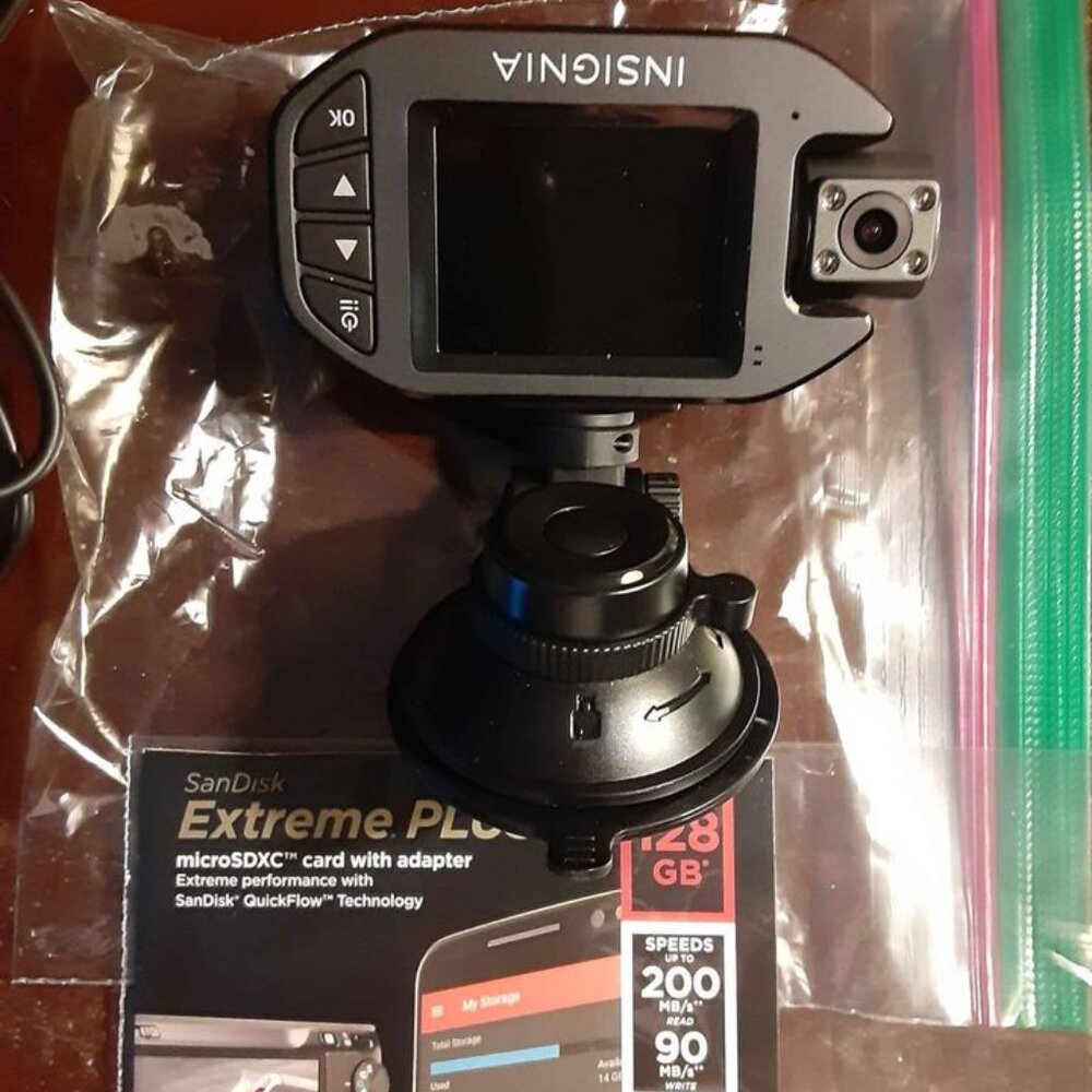 Insignia Full HD Dual Camera Dash Cam Comes With 128GB Scandisk